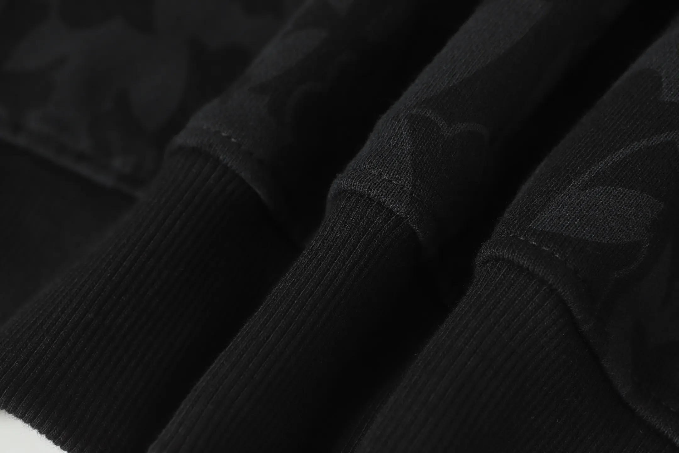 P280 #L3120 cross-border model. Those who pursue quality should not place an order. -Chrome Hearts/Chrome Heart Dark Pattern Cross✝️Horseshoe Sanskrit Hooded Sweatshirt -High weight, high density and high quality. The wool is soft, delicate and skin-friendly. It feels soft and silky. It has excellent warmth and skin-friendly properties.